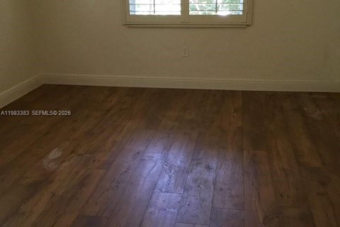 House in Surfside, Florida 3 bedrooms, 134.43 sq.m. № 2049769 - photo 24