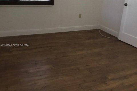 House in Surfside, Florida 3 bedrooms, 134.43 sq.m. № 2049769 - photo 27