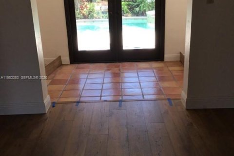 House in Surfside, Florida 3 bedrooms, 134.43 sq.m. № 2049769 - photo 12