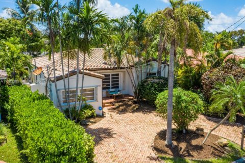 House in Surfside, Florida 3 bedrooms, 134.43 sq.m. № 2049769 - photo 5