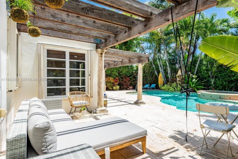 House in Surfside, Florida 3 bedrooms, 134.43 sq.m. № 2049769 - photo 2