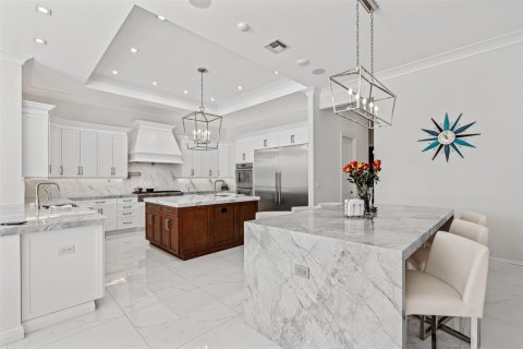 House in Boca Raton, Florida 5 bedrooms, 654.31 sq.m. № 2244175 - photo 13