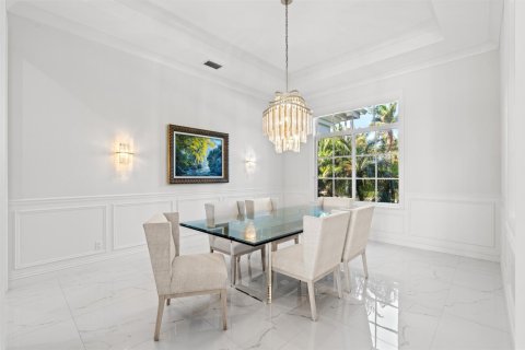 House in Boca Raton, Florida 5 bedrooms, 654.31 sq.m. № 2244175 - photo 8