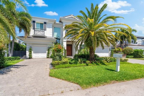 House in Boca Raton, Florida 5 bedrooms, 654.31 sq.m. № 2244175 - photo 3