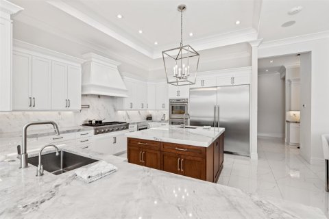 House in Boca Raton, Florida 5 bedrooms, 654.31 sq.m. № 2244175 - photo 15
