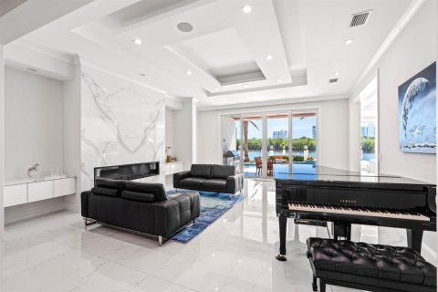 House in Boca Raton, Florida 5 bedrooms, 654.31 sq.m. № 2244175 - photo 12
