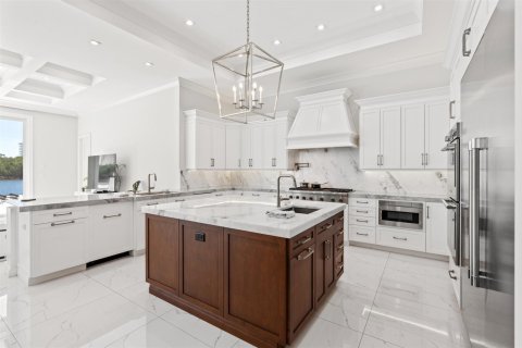 House in Boca Raton, Florida 5 bedrooms, 654.31 sq.m. № 2244175 - photo 14