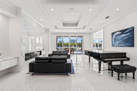 House in Boca Raton, Florida 5 bedrooms, 654.31 sq.m. № 2244175 - photo 10