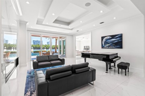 House in Boca Raton, Florida 5 bedrooms, 654.31 sq.m. № 2244175 - photo 11