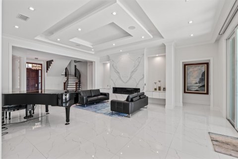 House in Boca Raton, Florida 5 bedrooms, 654.31 sq.m. № 2244175 - photo 9