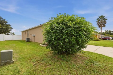 House in Lakeland, Florida 3 bedrooms, 133.31 sq.m. № 2400382 - photo 4