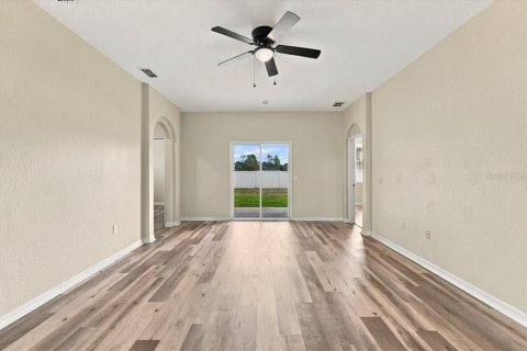 House in Lakeland, Florida 3 bedrooms, 133.31 sq.m. № 2400382 - photo 7