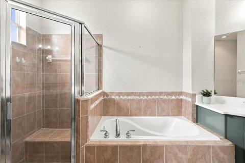 House in Lakeland, Florida 3 bedrooms, 133.31 sq.m. № 2400382 - photo 24
