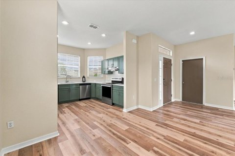 House in Lakeland, Florida 3 bedrooms, 133.31 sq.m. № 2400382 - photo 12