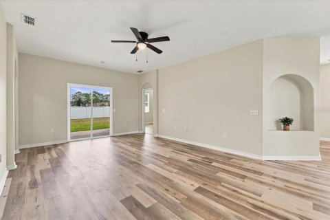 House in Lakeland, Florida 3 bedrooms, 133.31 sq.m. № 2400382 - photo 9