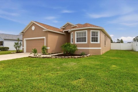 House in Lakeland, Florida 3 bedrooms, 133.31 sq.m. № 2400382 - photo 3