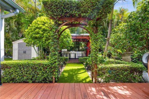 House in Coral Gables, Florida 3 bedrooms, 125.05 sq.m. № 2067640 - photo 22