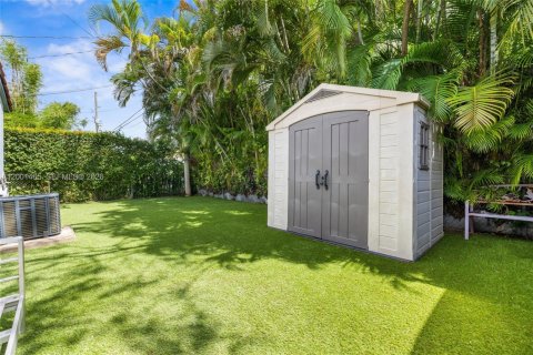 House in Coral Gables, Florida 3 bedrooms, 125.05 sq.m. № 2067640 - photo 28