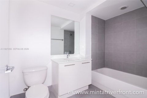 Condo in Miami, Florida, 2 bedrooms  № 2041062 - photo 10