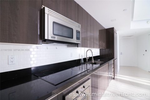 Condo in Miami, Florida, 2 bedrooms  № 2041062 - photo 13
