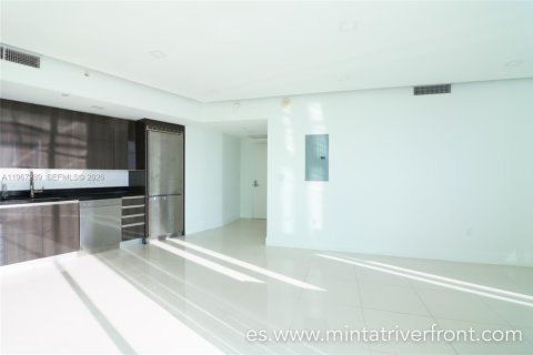 Condo in Miami, Florida, 2 bedrooms  № 2041062 - photo 4