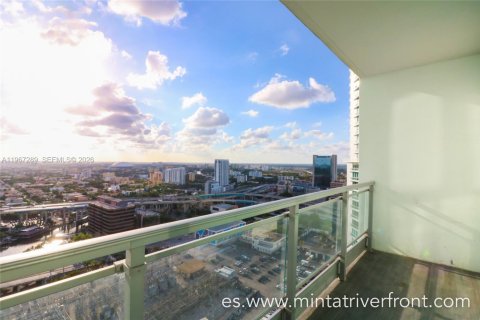 Condo in Miami, Florida, 2 bedrooms  № 2041062 - photo 11