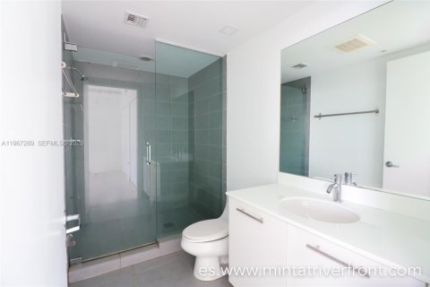 Condo in Miami, Florida, 2 bedrooms  № 2041062 - photo 9