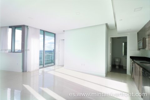 Condo in Miami, Florida, 2 bedrooms  № 2041062