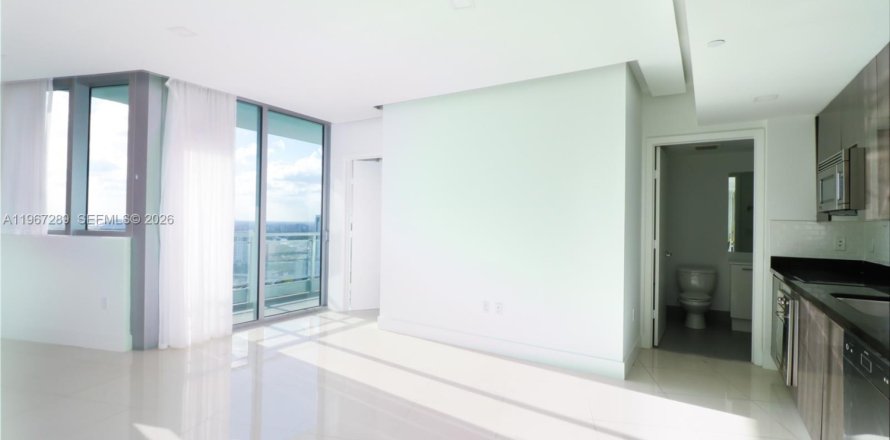 Condo in Miami, Florida, 2 bedrooms  № 2041062
