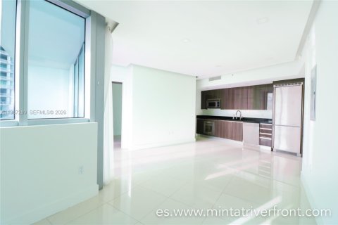 Condo in Miami, Florida, 2 bedrooms  № 2041062 - photo 2