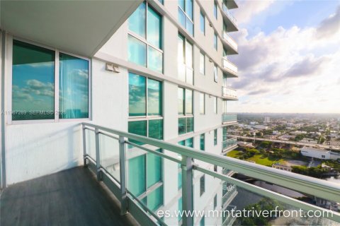 Condo in Miami, Florida, 2 bedrooms  № 2041062 - photo 12