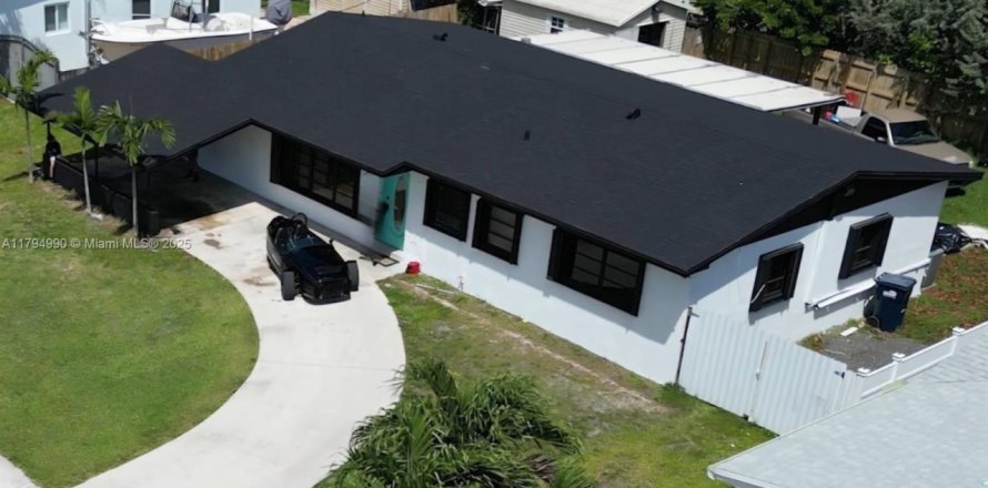 Casa en Miami, Florida 3 dormitorios, 109.25 m2 № 1860871