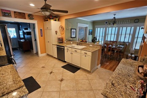 House in Orlando, Florida 4 bedrooms, 208.94 sq.m. № 2157347 - photo 16