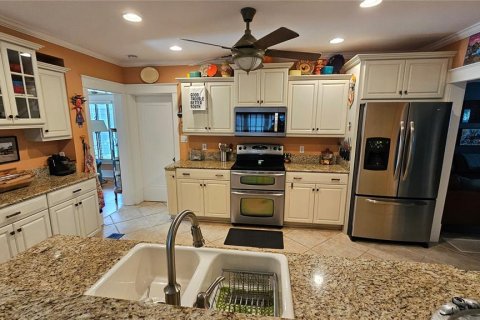House in Orlando, Florida 4 bedrooms, 208.94 sq.m. № 2157347 - photo 10