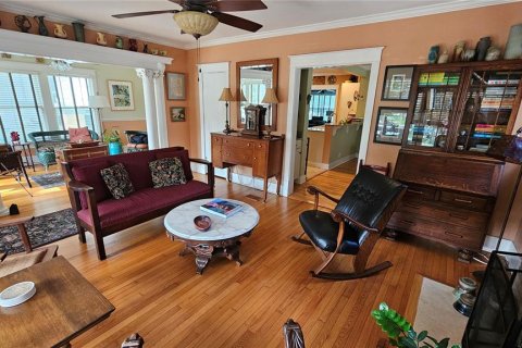 House in Orlando, Florida 4 bedrooms, 208.94 sq.m. № 2157347 - photo 6