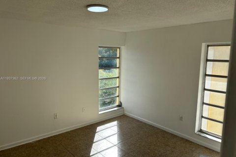 Copropriété à louer à North Miami, Floride: 2 chambres, 86.21 m2 № 1997431 - photo 9