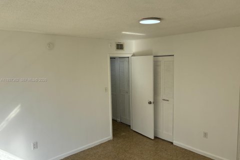Copropriété à louer à North Miami, Floride: 2 chambres, 86.21 m2 № 1997431 - photo 11
