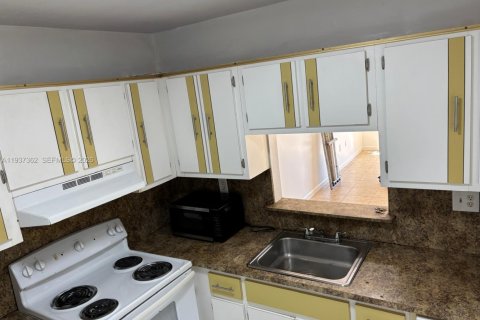Copropriété à louer à North Miami, Floride: 2 chambres, 86.21 m2 № 1997431 - photo 4