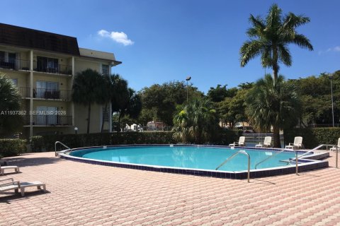 Copropriété à louer à North Miami, Floride: 2 chambres, 86.21 m2 № 1997431 - photo 16