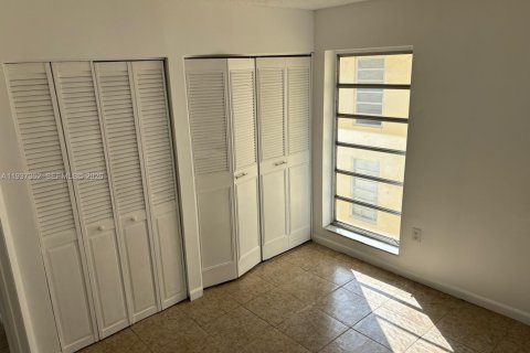 Copropriété à louer à North Miami, Floride: 2 chambres, 86.21 m2 № 1997431 - photo 12
