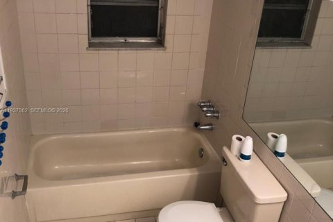 Copropriété à louer à North Miami, Floride: 2 chambres, 86.21 m2 № 1997431 - photo 6