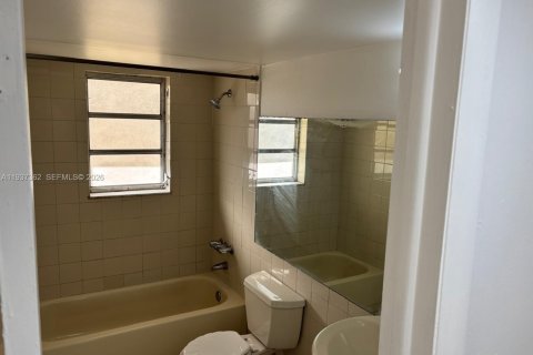 Copropriété à louer à North Miami, Floride: 2 chambres, 86.21 m2 № 1997431 - photo 8