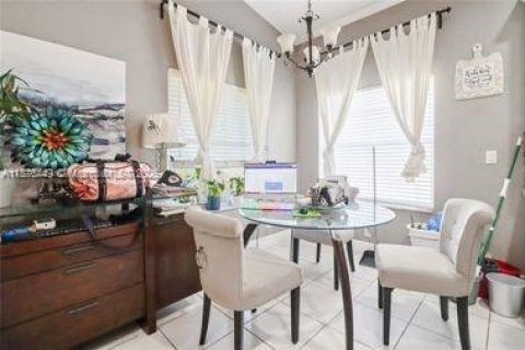 Купить виллу или дом в Уэст-Палм-Бич, Флорида 4 спальни, 219.81м2, № 1920526 - фото 17