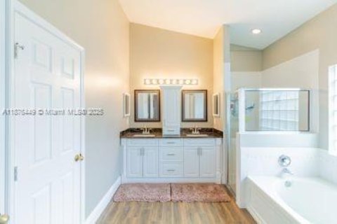 Купить виллу или дом в Уэст-Палм-Бич, Флорида 4 спальни, 219.81м2, № 1920526 - фото 29