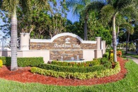 Купить виллу или дом в Уэст-Палм-Бич, Флорида 4 спальни, 219.81м2, № 1920526 - фото 1