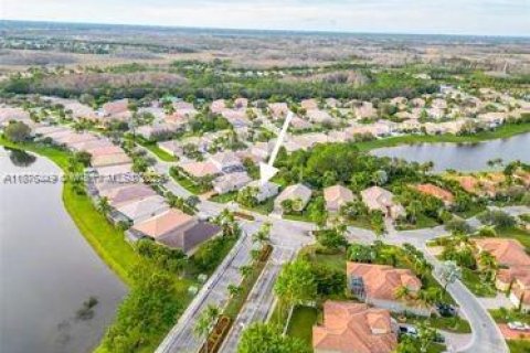 Купить виллу или дом в Уэст-Палм-Бич, Флорида 4 спальни, 219.81м2, № 1920526 - фото 6