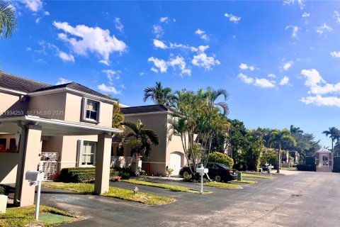 Снять в аренду таунхаус в Майами, Флорида 3 спальни, 156.08м2, № 1992471 - фото 5