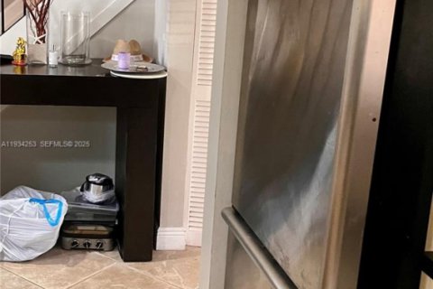 Снять в аренду таунхаус в Майами, Флорида 3 спальни, 156.08м2, № 1992471 - фото 13