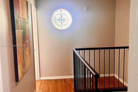 Снять в аренду таунхаус в Майами, Флорида 3 спальни, 156.08м2, № 1992471 - фото 15