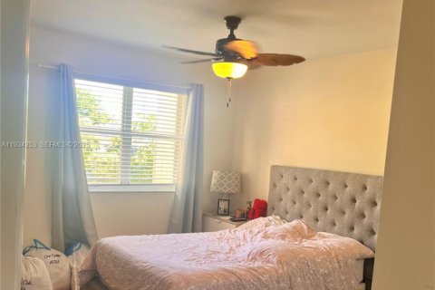 Снять в аренду таунхаус в Майами, Флорида 3 спальни, 156.08м2, № 1992471 - фото 19